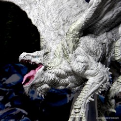 D&D Icons of the Realms Miniatures: Adult White Dragon Premium Figure