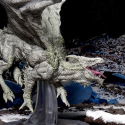 D&D Icons of the Realms Miniatures: Adult White Dragon Premium Figure