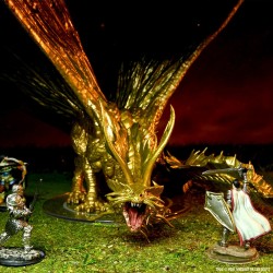 D&D Icons of the Realms Miniatures: Adult Gold Dragon Premium Figure